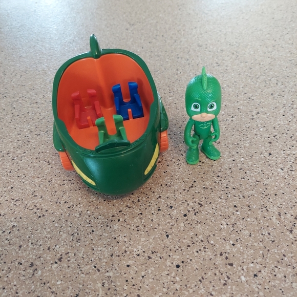 Disney PJ Masks Green GEKKO figure and vehicle Greg Toys & Collectibles - Picture 1 of 6